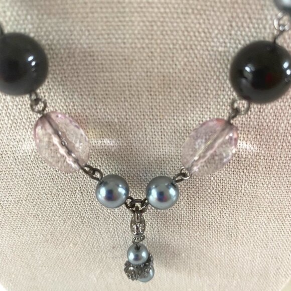 😃 $5 ADD-ON 😃 Gunmetal and Grey Faux Pearl Necklace EUC - Picture 2 of 4
